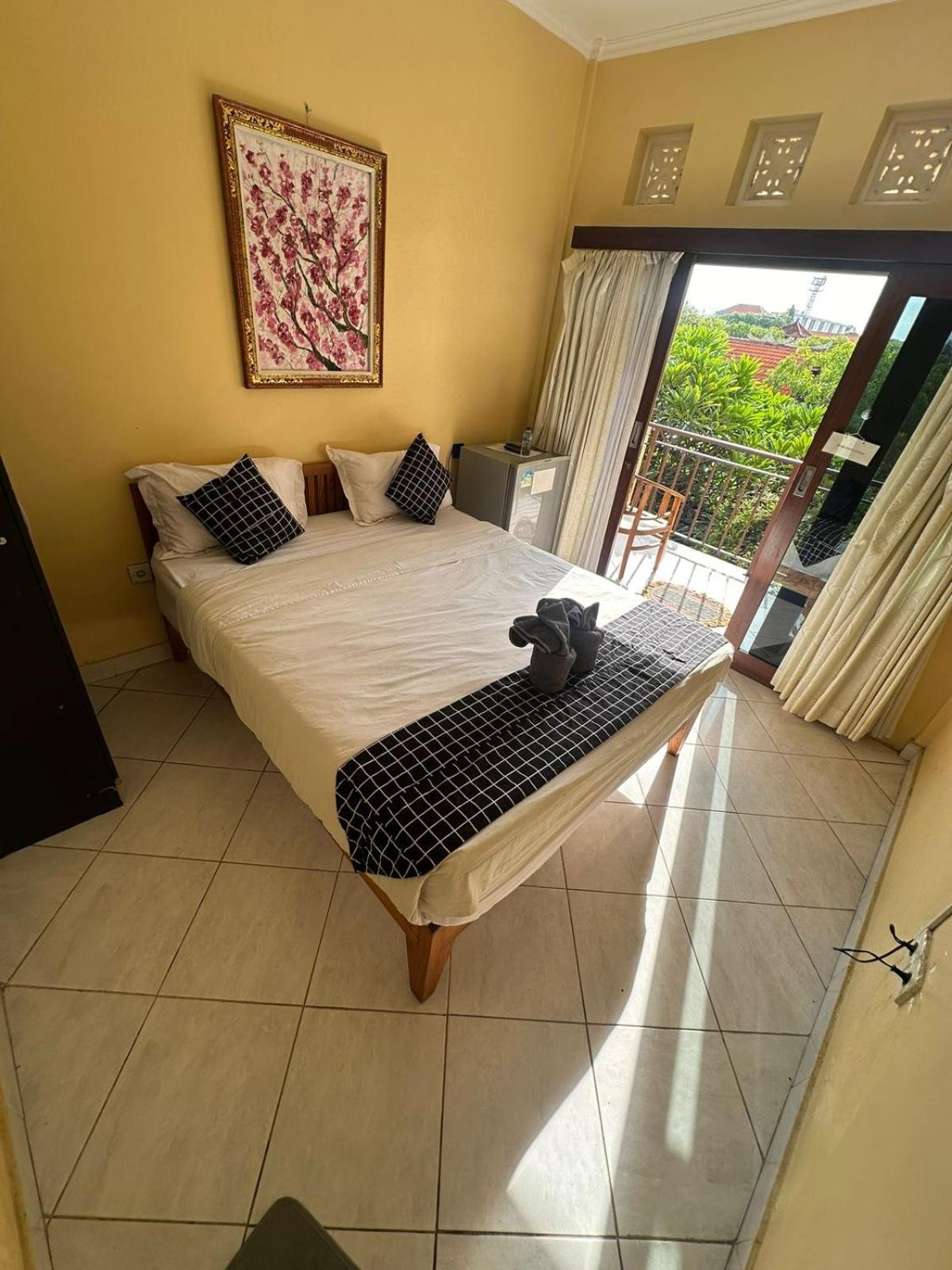 ซารี บัวนา เบด แอนด์ เบรคฟาสต์ Hotel กูตา ภายนอก รูปภาพ