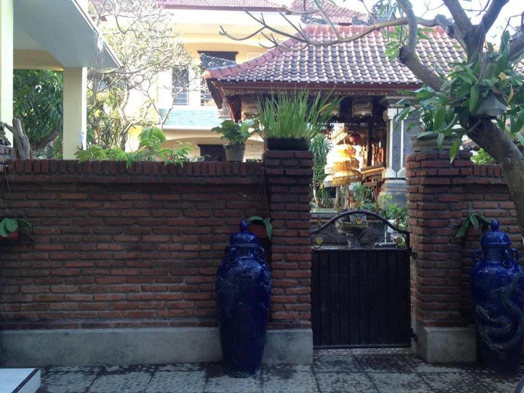 ซารี บัวนา เบด แอนด์ เบรคฟาสต์ Hotel กูตา ภายนอก รูปภาพ