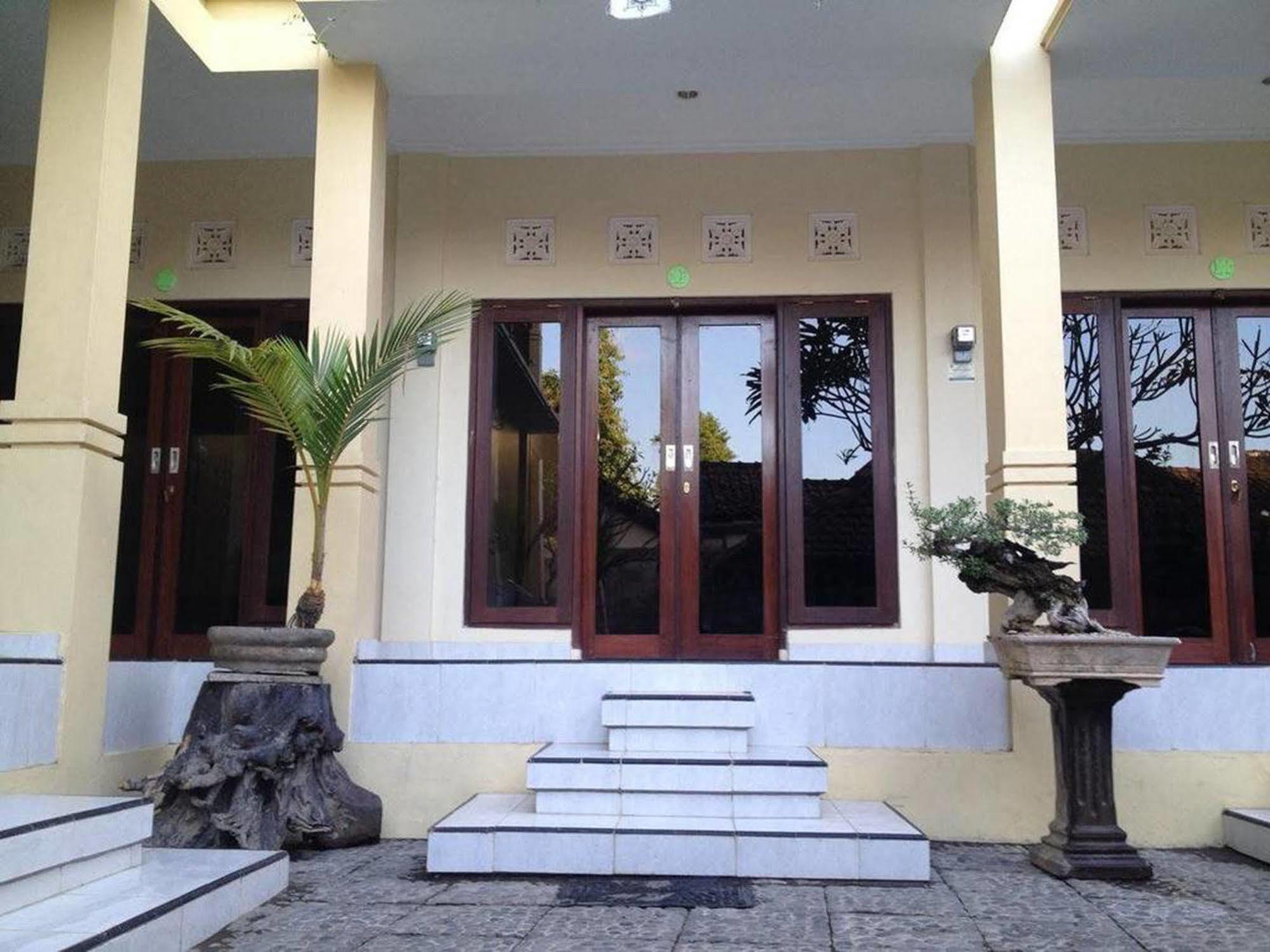 ซารี บัวนา เบด แอนด์ เบรคฟาสต์ Hotel กูตา ภายนอก รูปภาพ